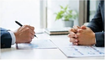 企業との打ち合わせ